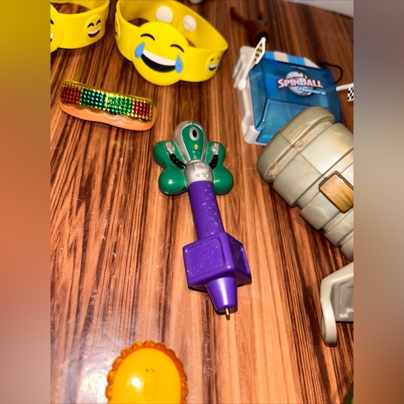 Random Junk Drawer Toy Lot - Picture 11 of 14